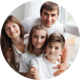 Portrait d'une famille avec deux enfants
